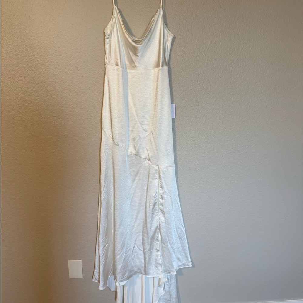 NWT Lulus Passionate Allure Ivory Satin Backless Cowl
Neck Maxi Dress Size Large - Picture 14 of 14